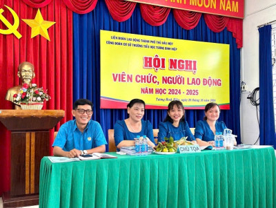 Chi bộ trường tiểu học Tương Bình Hiệp tổ chức Lễ kết nạp Đảng viên mới